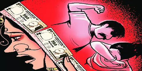 வரதட்சணை கேட்டு பெண் அடித்துக்கொலை?: கணவன் மாமியார் மீது குற்றச்சாட்டு