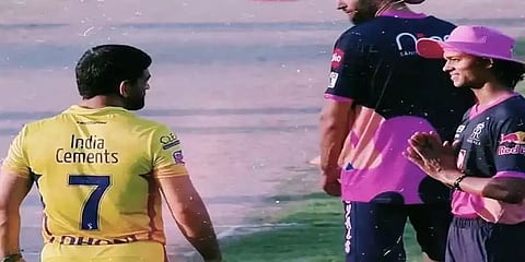 தோனியை வணங்கிய ராஜஸ்தான் ராயல்ஸின் இளம் வீரர் - வைரலான படம்