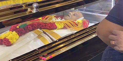 பண்ணை வீட்டிற்கு எடுத்துச்செல்லப்படும் எஸ்பிபி உடல்: பொதுமக்கள் அஞ்சலிக்கு அனுமதி இல்லை