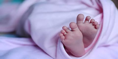 கொரோனா தொற்று உடைய பெண்ணுக்கு பிறந்த 4 குழந்தைகள்!