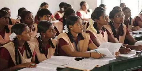 மாணவிகளுக்கான  கல்வி ஊக்கத்தொகை: அக்டோபர் 14ம் தேதிக்குள் விவரங்கள் அனுப்ப உத்தரவு