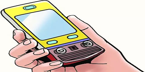 ஆய்வுக்கு அனுப்பப்பட்டுள்ள செல்போன்கள் - கலக்கத்தில் பாலிவுட்