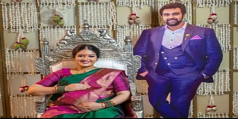 மறைந்த கணவரின் கட் அவுட்டுடன் வளைகாப்பு: நெகிழ்ச்சியூட்டிய நடிகை மேக்னா ராஜ்