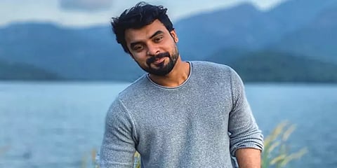 படப்பிடிப்பில் காயம்: மலையாள நடிகர் டோவினோ தாமஸ் ஐசியூவில் அனுமதி