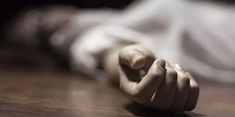 துண்டிக்கப்பட்ட மனைவியின் தலையோடு 2கிமீ நடந்து காவல்நிலையம் சென்ற கணவன்..!