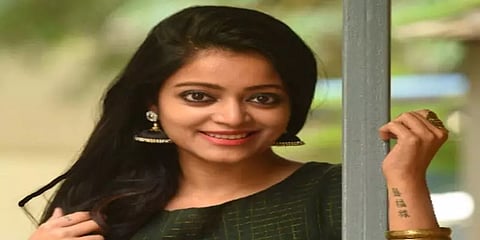 "தியேட்டரில் படம் பார்க்கும் அனுபவத்தை இழந்துவிட்டேன்": ஜனனி அய்யர்