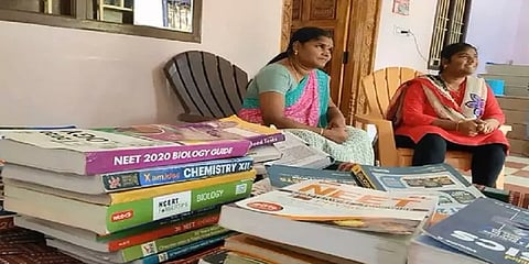 நீட் தேர்வு குளறுபடி:  "இது என்னோட ஓஎம்ஆர் சீட் இல்லை" கதறும் அரியலூர்  மாணவி