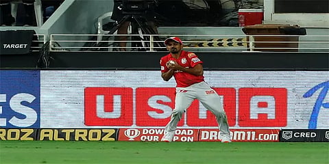 MI vs KXIP : பஞ்சாப்புக்காக இரண்டு கேட்ச்களை பிடித்த தமிழக வீரர் முருகன் அஷ்வின்