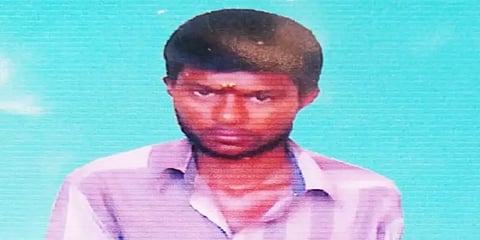 மது போதையில் இருந்த  இளைஞரை பெட்ரோல் ஊற்றி எரித்த நண்பர்கள்...!