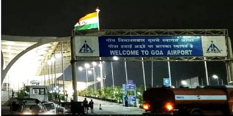 பறக்கும் விமானத்தில் தீவிரவாதியா?  பீதியை ஏற்படுத்திய பயணி...!