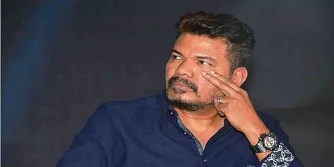 இந்தியன் 2  படத்தைக் கைவிடுகிறாரா ஷங்கர்? என்ன சொல்கிறது தயாரிப்பு நிறுவனம்?