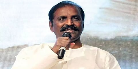 திருமாவளவன் தீட்டிய அரிவாள் தென்னவர் சுழற்றியதே - வைரமுத்து ட்வீட்..!
