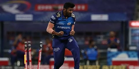 ஐபிஎல் அரங்கில் 100 விக்கெட்டுகளை வீழ்த்திய பும்ரா 