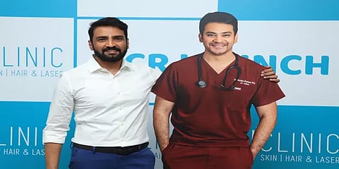 நடிகர் சேதுராமன் பிறந்தநாளுக்காக கிளினிக் திறப்பு: நட்புக்கு மரியாதை செய்த சந்தானம்!