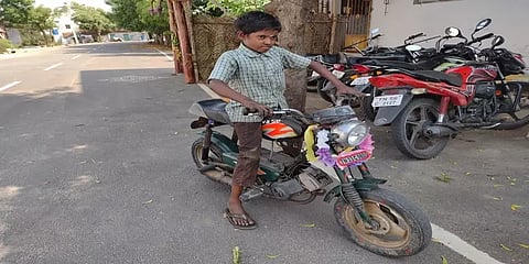 ஊரடங்கு நாட்களில் மெக்கானிக் பயிற்சி:  ஈரோட்டில் அசத்தும் ஆறாம் வகுப்பு மாணவன்
