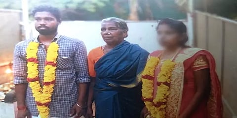 காதல் கணவனோடு சேர்த்து வையுங்கள்... கை குழந்தையுடன் கணவன் வீட்டின் முன் பெண் தர்ணா
