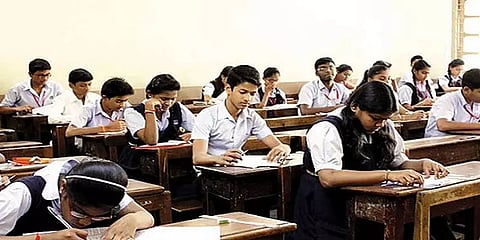 பள்ளிகள் திறப்பு - பெற்றோர்களிடம் இன்று கருத்துக் கேட்பு