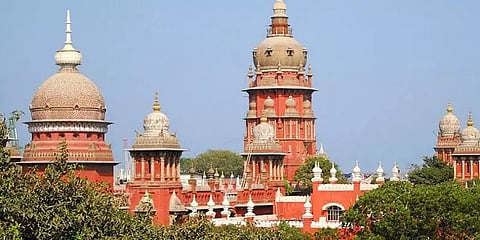 பிரதிநிதிகள் பொறுப்புடன் நடந்துகொள்ள வேண்டும் - மனுஸ்மிருதி விவகாரத்தில் நீதிமன்றம்.!