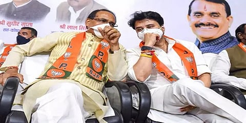 தகிக்கும் ம.பி. இடைத்தேர்தல் களத்தில் பாஜக முன்னிலை; காங்கிரஸுக்குப் பின்னடைவு!