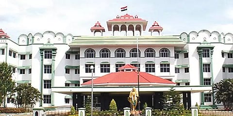 டிசம்பருக்கு பின் பள்ளிகளைத் திறக்கலாமே -  உயர் நீதிமன்றம் கருத்து