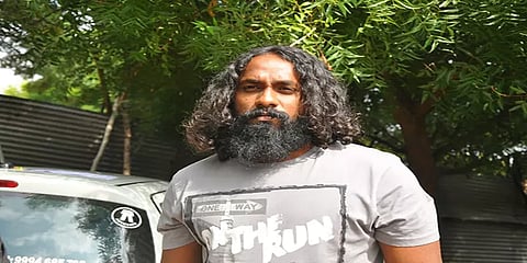 தலைமறைவாக இருந்த  ரவுடி: துப்பாக்கி முனையில் பிடித்த வேலூர் போலீசார்