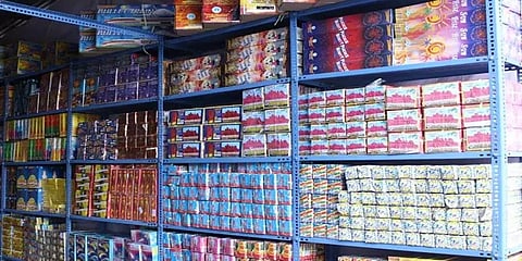 சிவகாசி: ரூ.1000 கோடி மதிப்பிலான பட்டாசுகள் தேக்கம்