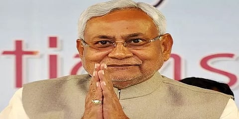 பீகார் முதல்வராக பதவியேற்றார்  நிதிஷ்குமார்.!