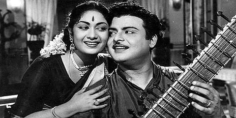 கருப்பு வெள்ளை காலத்தில் கலர்ஃபுல் நாயகனாக ஜொலித்த ஜெமினி கணேசன்