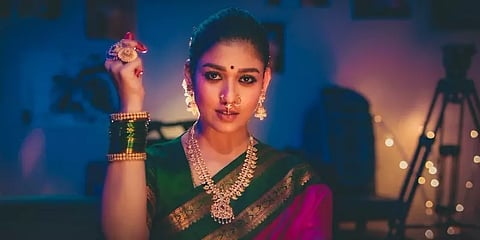 ’மூக்குத்தி அம்மன்’ படத்தில் நயன்தாராவின் கலர்ஃபுல் காஸ்டியும் டிசைனர் யார் தெரியுமா?