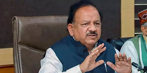 "கொரோனா தடுப்பூசியில் வயதானவர்களுக்கு முன்னுரிமை" -மத்திய அமைச்சர் !