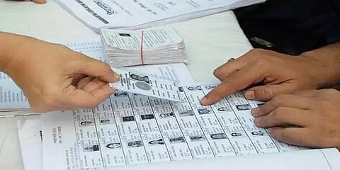வாக்காளர் பட்டியலில் பெயர் சேர்க்கணுமா, முகவரி மாற்றணுமா? - இதோ எளிய வழிகாட்டுதல்