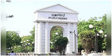 நிவர் புயல்: புதுச்சேரி, காரைக்காலில் பள்ளிகளுக்கு விடுமுறை