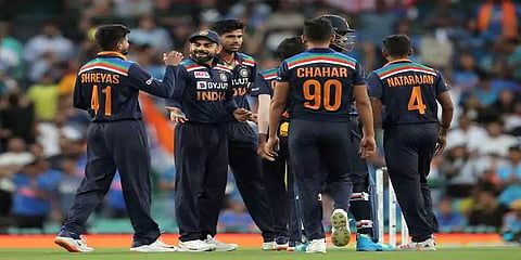 மீண்டும் அசத்திய நடராஜன்; பேட்டிங்கில் மிரட்டிய ஆஸி. - இந்தியாவுக்கு 195 ரன் இலக்கு !