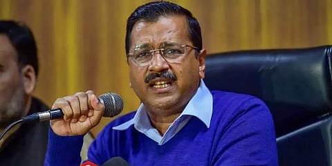 வேளாண் சட்ட நகல்களை கிழித்தெறிந்த டெல்லி முதல்வர் அரவிந்த் கெஜ்ரிவால்