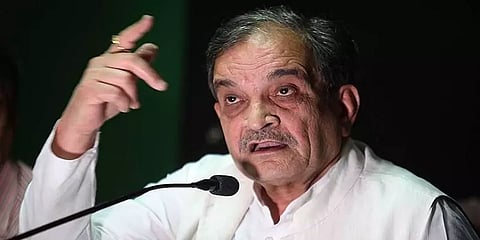"கட்சி, இரண்டாம்பட்சம்தான்!"- விவசாயிகளுக்கு ஆதரவாக களத்தில் பாஜக மூத்த தலைவர் பிரேந்தர்!