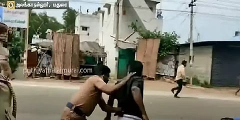 மதுரையில் புதிய தமிழகம் கட்சி, வ.உ.சி. பேரவையினர் இடையே மோதல், கல்வீச்சு - போலீஸ் தடியடி