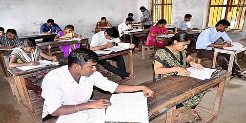 தமிழகத்தில் இன்று குரூப்-1 தேர்வு: இரண்டரை லட்சம் பேர் பங்கேற்பு!