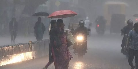 வளிமண்டல மேலடுக்கு சுழற்சி: மிதமான மழைக்கு வாய்ப்பு
