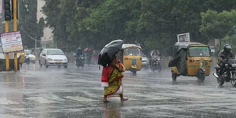 சென்னையில் அதிகாலை முதல் பல்வேறு இடங்களில் கனமழை!