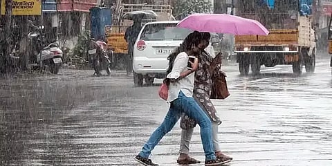 சென்னையில் மீண்டும் கனமழை - சாலையில் பெருக்கெடுத்து ஓடும் வெள்ளம்
