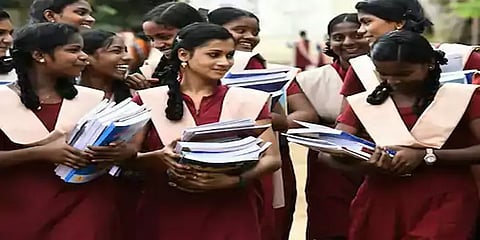 பள்ளிகளை திறக்கலாமா? பெற்றோரிடம் இன்றைக்குள் கருத்துக்கேட்க உத்தரவு