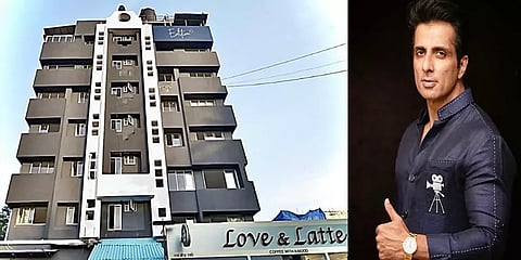 'அனுமதியின்றி கட்டிடம்' - சோனு சூட் மீது போலீசில் மும்பை மாநகராட்சி புகார்!
