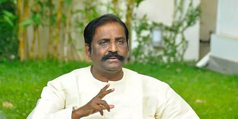 "அஞ்சல்துறை தேர்வில் தமிழ் புறக்கணிப்பா? சினத்தோடு கண்டிக்கிறோம்!" - வைரமுத்து