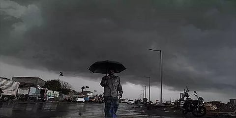 இன்றும், நாளையும் 4 மாவட்டங்களில் கனமழை முதல் மிக கனமழைக்கு வாய்ப்பு