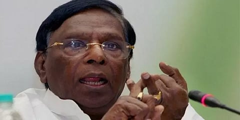 ''அரசியல்வாதிகளுக்கு முதலில் தடுப்பூசி போட வேண்டும்’’  - பிரதமருக்கு நாராயணசாமி கடிதம்
