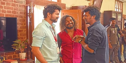 ’ரசிகர்கள்  சமூக இடைவெளியை கடைபிடித்து மாஸ்க் அணியவும்!’ - லோகேஷ் கனகராஜ் வேண்டுகோள்