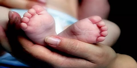 மும்பை: பச்சிளம் குழந்தைகளை 3 இலட்சத்துக்கு விற்ற கும்பல்; 9 பேர் கைது