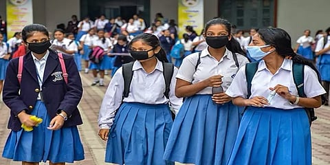 தமிழகத்தில் இன்று முதல் 10, 12ஆம் வகுப்பு மாணவர்களுக்கு பள்ளிகள் திறப்பு