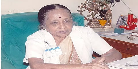 மருத்துவத் துறைக்கு தன்னலமற்ற சேவை வழங்கிய மருத்துவர் சாந்தா கடந்துவந்த பாதை