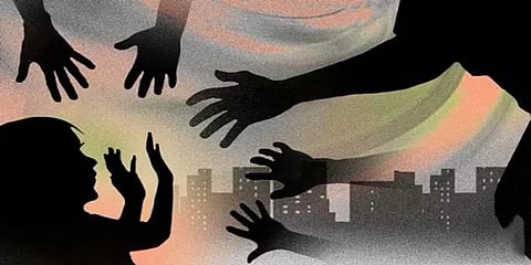 17 வயது சிறுமிக்கு 13 வயது முதல் தொடர் பாலியல் வன்கொடுமை - கேரளாவில் நிகழ்ந்த கொடூரம்
